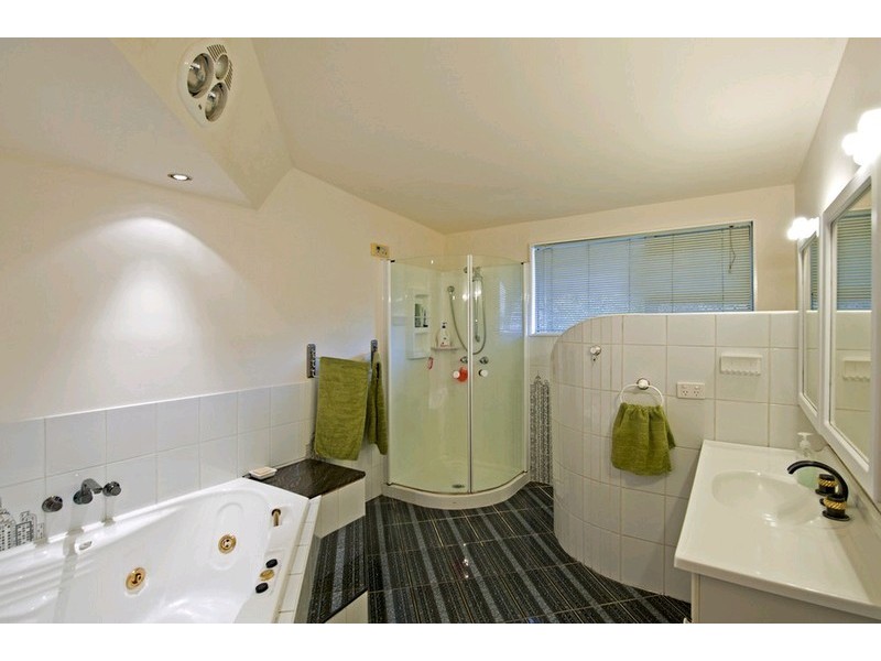 12 Eastbourne Street, Chermside West QLD 4032