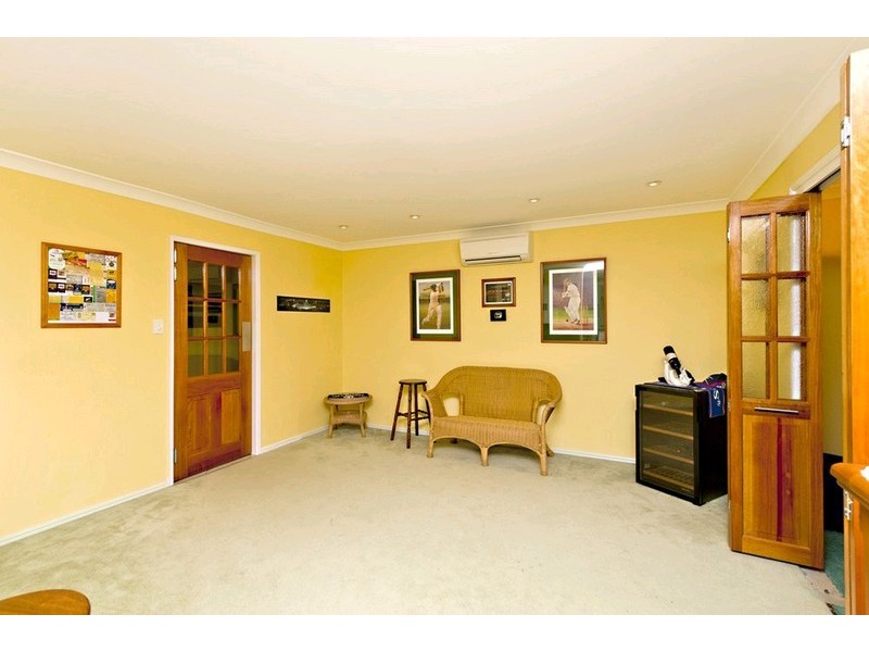 4 Lorenc Place, Bridgeman Downs QLD 4035