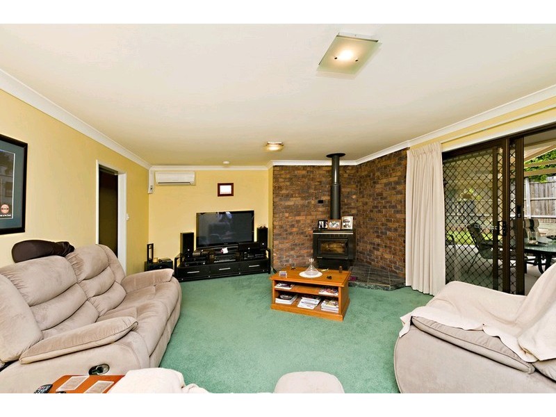 4 Lorenc Place, Bridgeman Downs QLD 4035