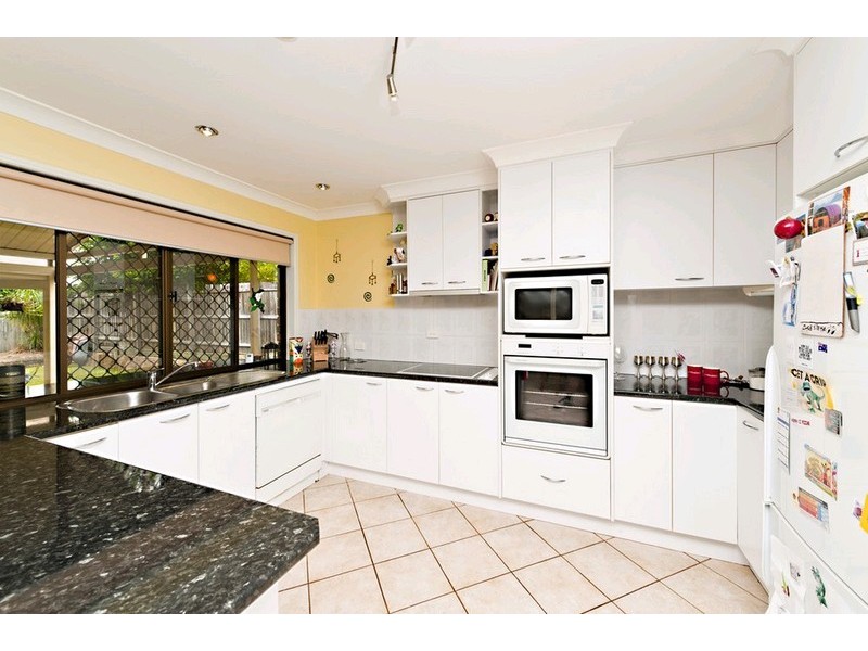 4 Lorenc Place, Bridgeman Downs QLD 4035
