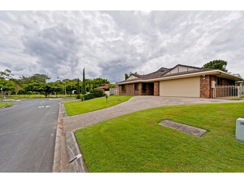 4 Lorenc Place, Bridgeman Downs QLD 4035
