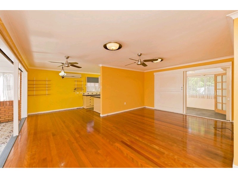 8 Montclair Street, Aspley QLD 4034