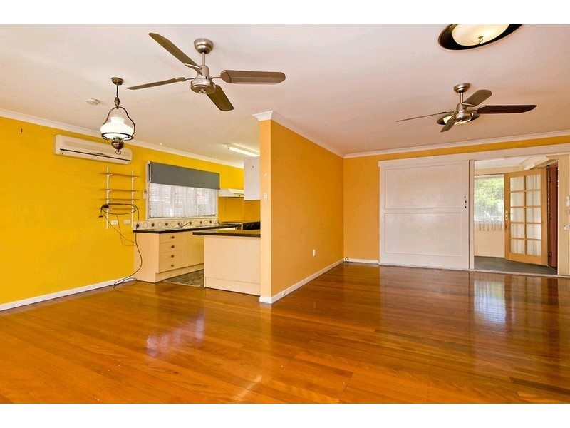 8 Montclair Street, Aspley QLD 4034