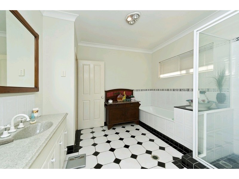 14 Myall Place, Bridgeman Downs QLD 4035