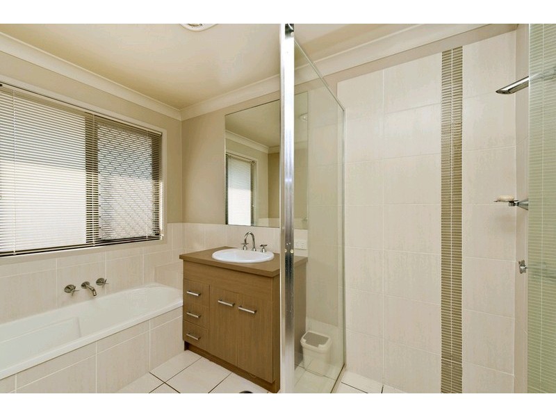 2 Nardoo Close, Carseldine QLD 4034