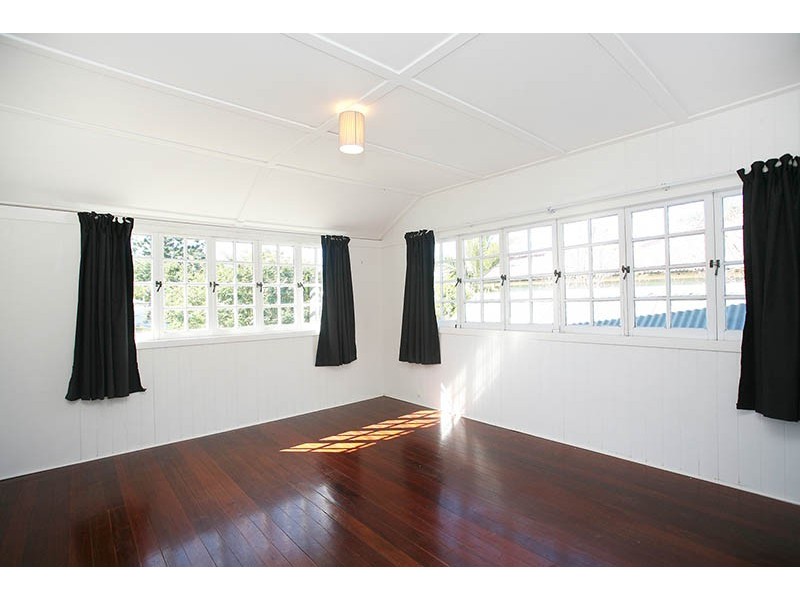 15 Theale Terrace, Ashgrove QLD 4060