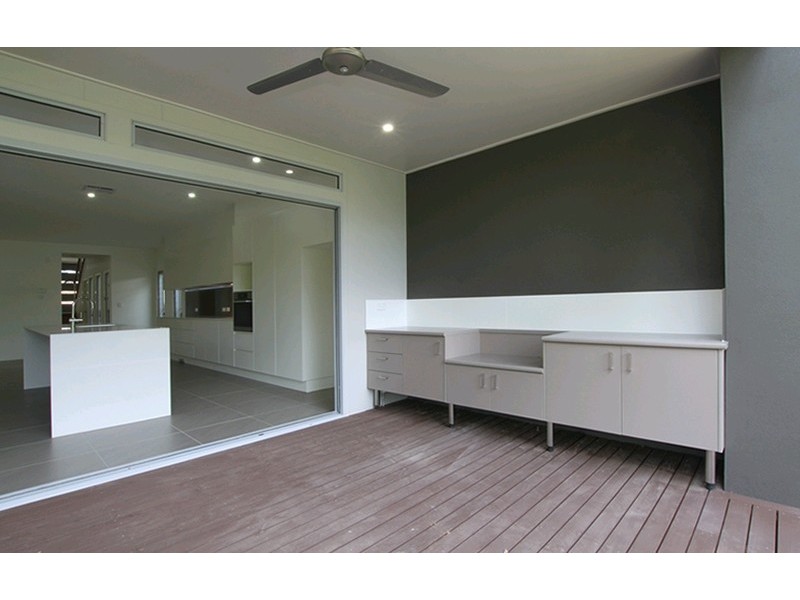 10 Fifth Avenue, Bardon QLD 4065