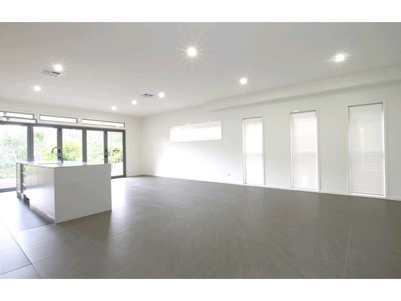 10 Fifth Avenue, Bardon QLD 4065