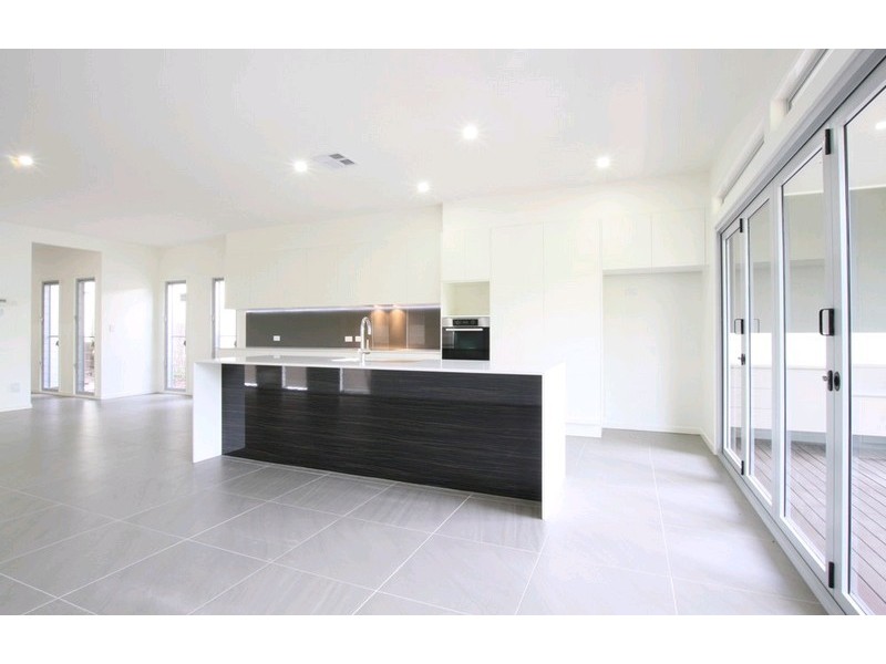 10 Fifth Avenue, Bardon QLD 4065