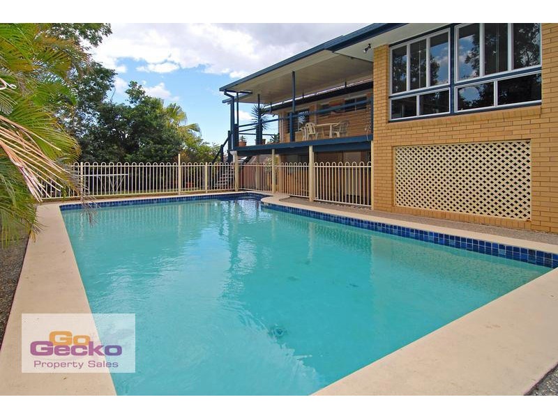 10 Fairway Outlook, Arana Hills QLD 4054