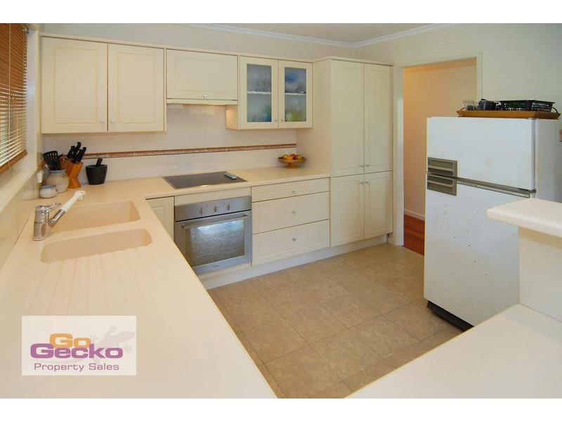 10 Fairway Outlook, Arana Hills QLD 4054