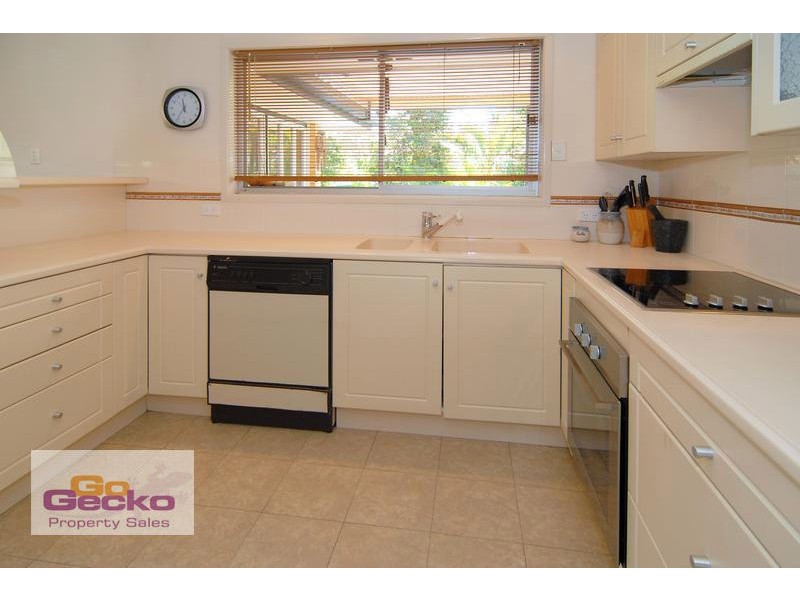 10 Fairway Outlook, Arana Hills QLD 4054