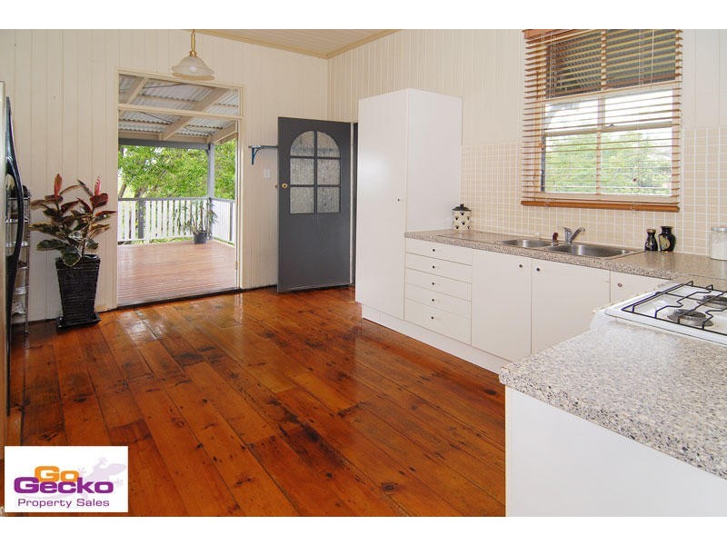 27 Kaye Street, Bardon QLD 4065