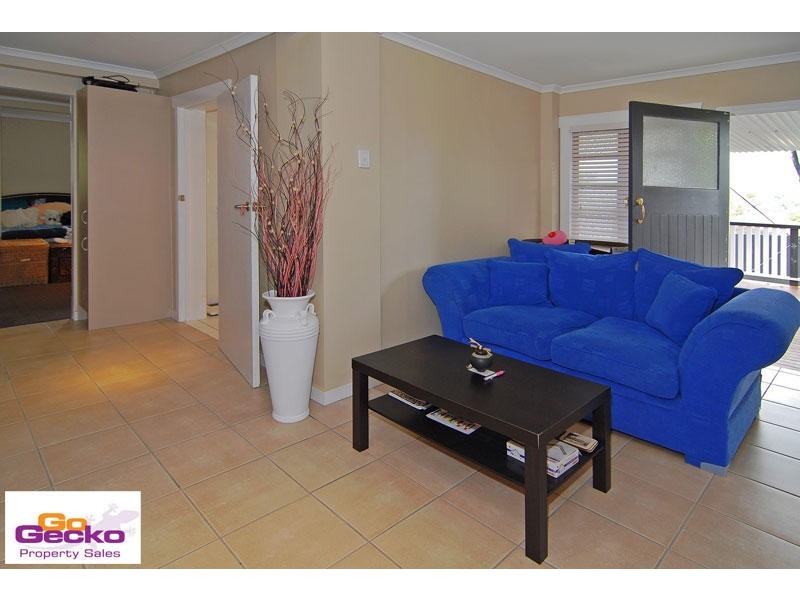 27 Kaye Street, Bardon QLD 4065