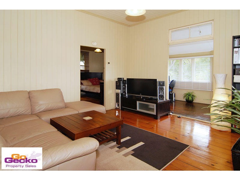 27 Kaye Street, Bardon QLD 4065