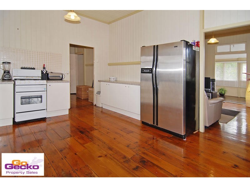 27 Kaye Street, Bardon QLD 4065