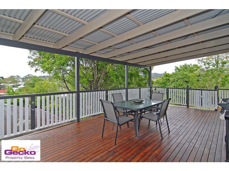 27 Kaye Street, Bardon QLD 4065