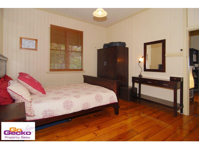 27 Kaye Street, Bardon QLD 4065