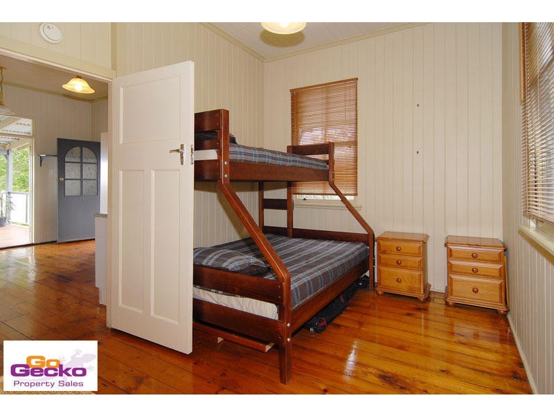 27 Kaye Street, Bardon QLD 4065