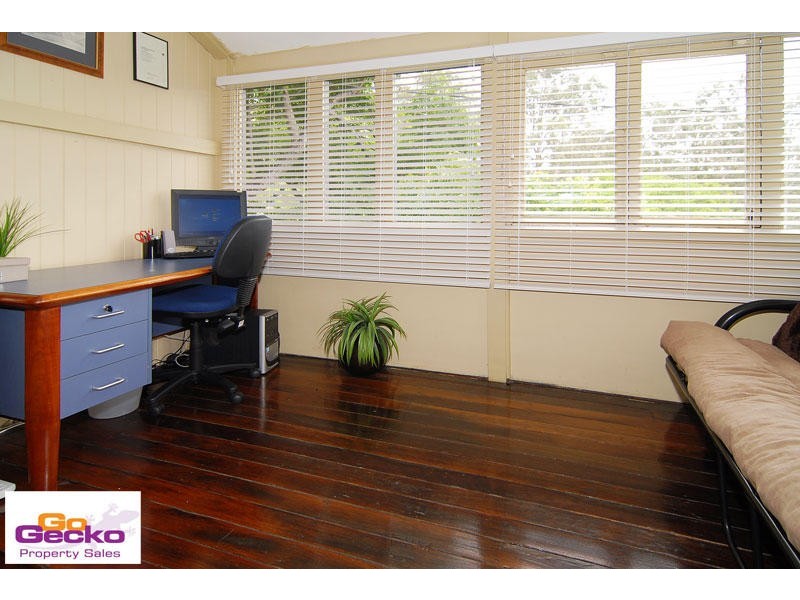 27 Kaye Street, Bardon QLD 4065