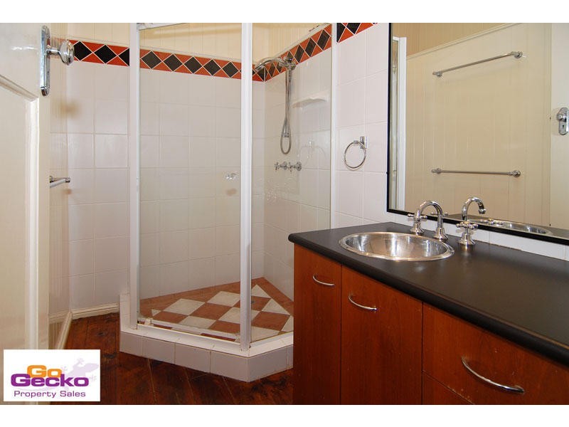 27 Kaye Street, Bardon QLD 4065