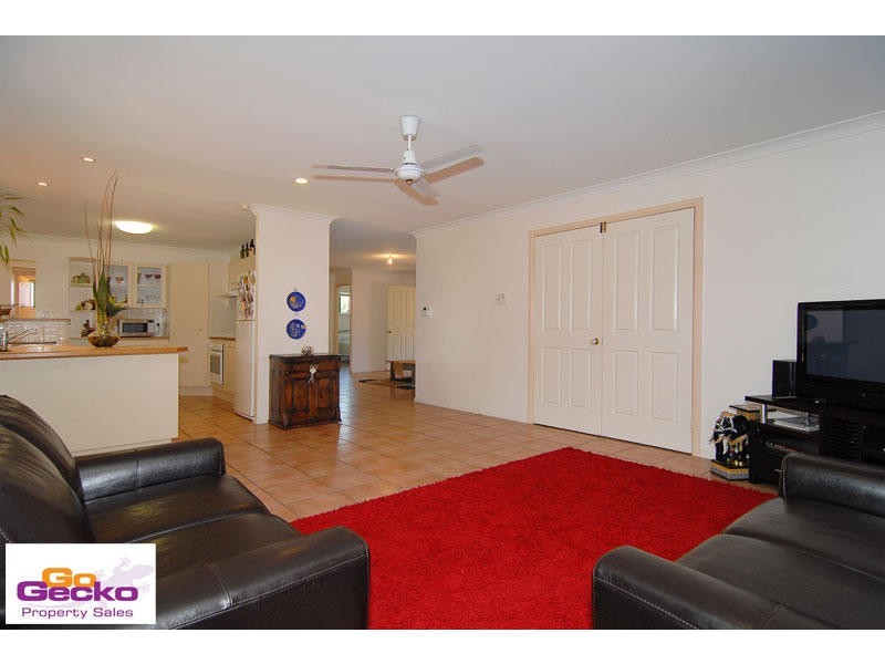6 Caswell Place, Arana Hills QLD 4054