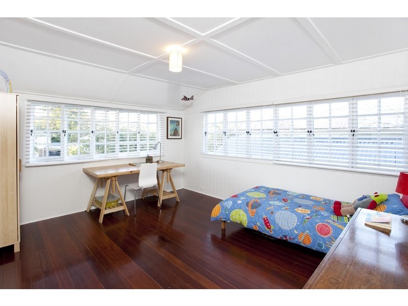 15 Theale Terrace, Ashgrove QLD 4060