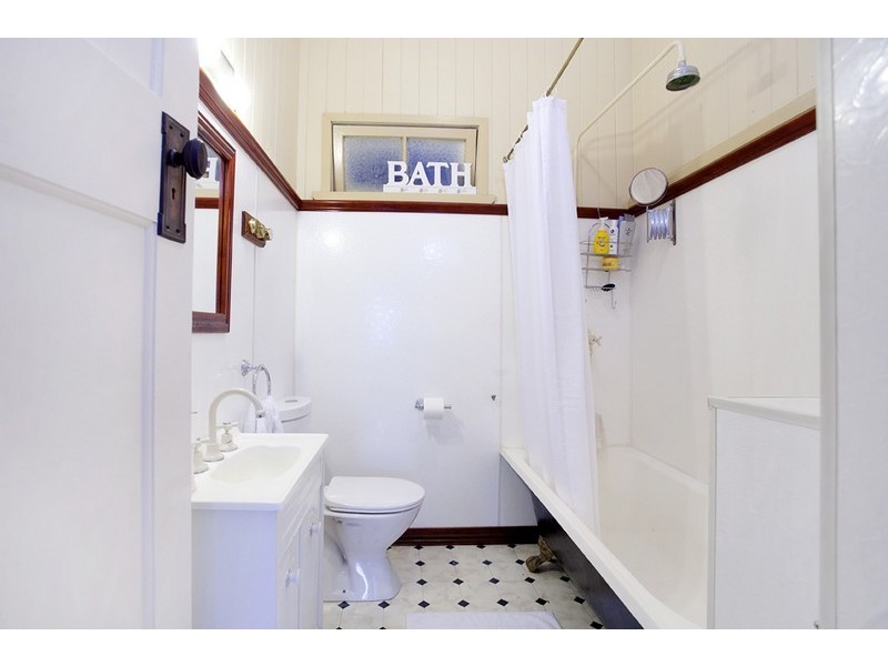 15 Theale Terrace, Ashgrove QLD 4060