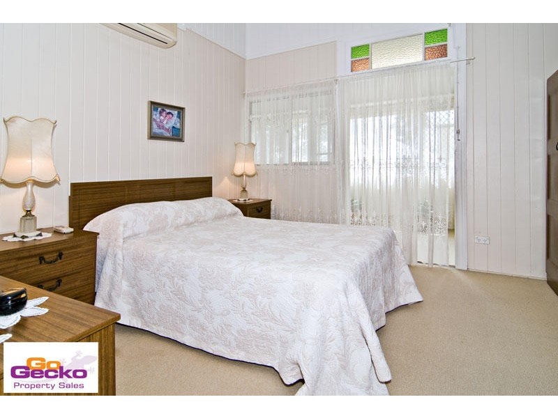 84 Appel Street, Graceville QLD 4075