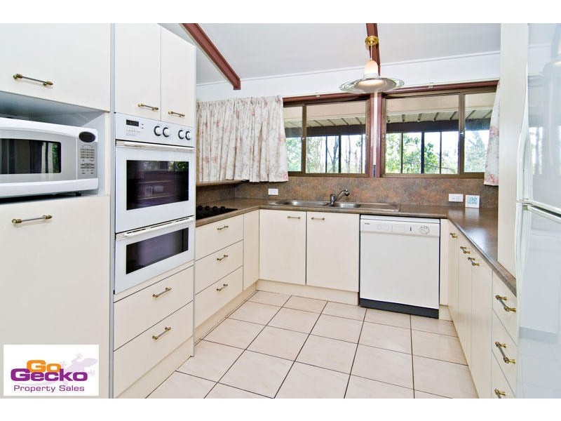 9 View Crescent, Arana Hills QLD 4054