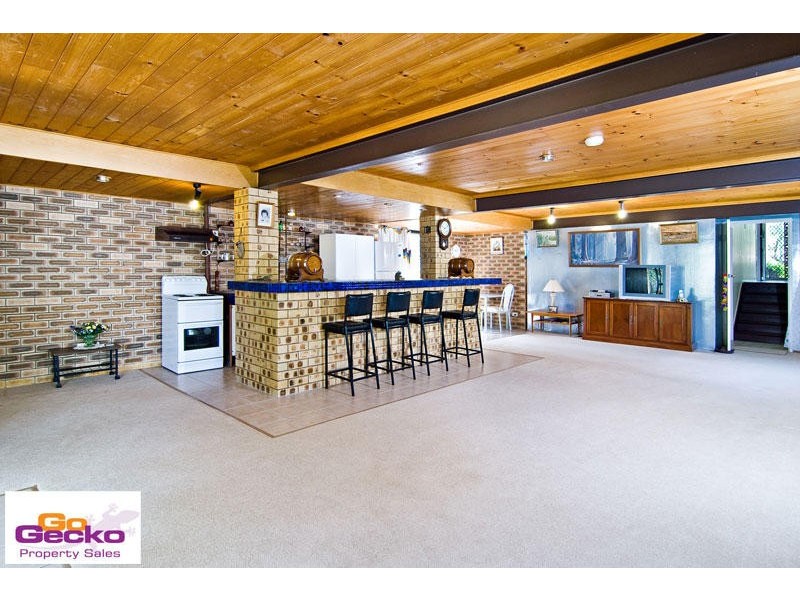 9 View Crescent, Arana Hills QLD 4054