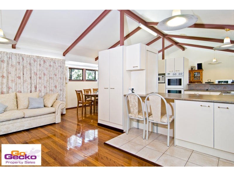 9 View Crescent, Arana Hills QLD 4054