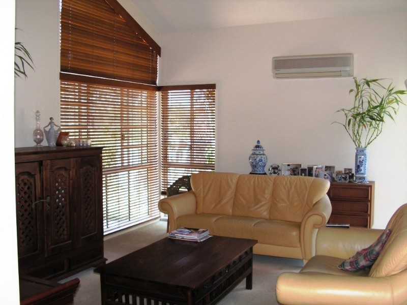 8 Carides Place, Mcdowall QLD 4053