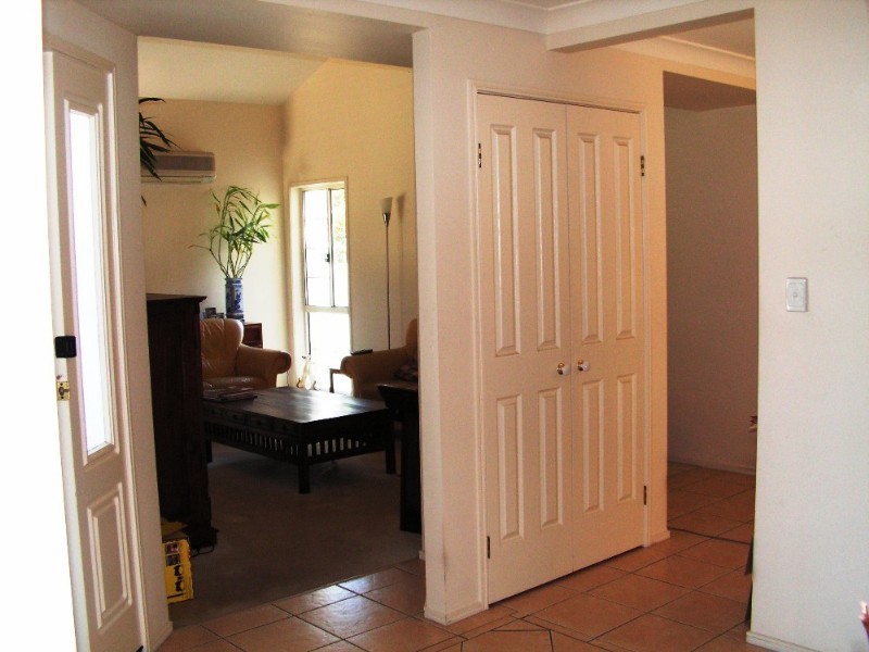 8 Carides Place, Mcdowall QLD 4053