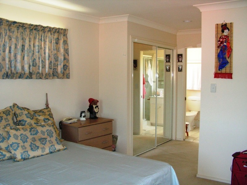 8 Carides Place, Mcdowall QLD 4053