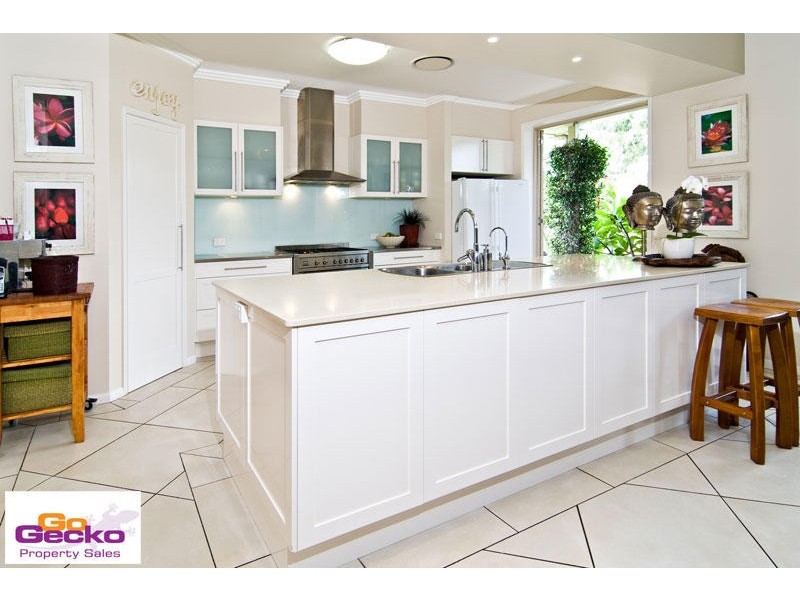 6 Kay Drive, Samford QLD 4520