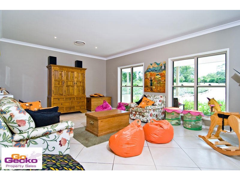 6 Kay Drive, Samford QLD 4520