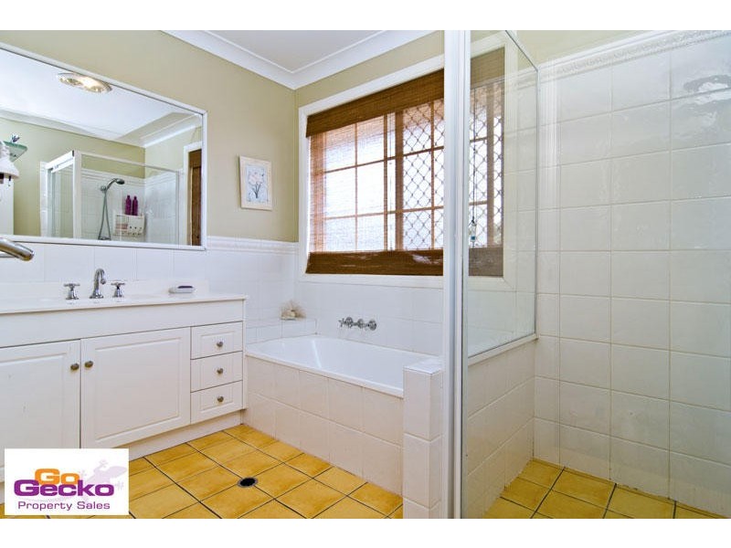 17 Sylvia Court, Eatons Hill QLD 4037
