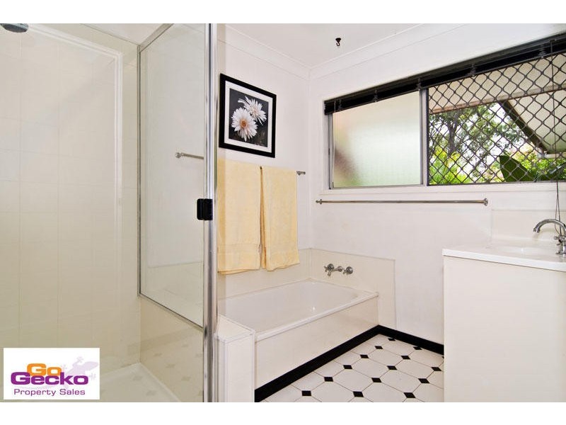 42 Folkstone Avenue, Albany Creek QLD 4035