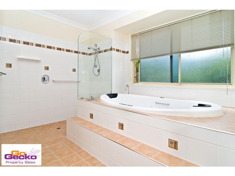 4 Starina Court, Eatons Hill QLD 4037