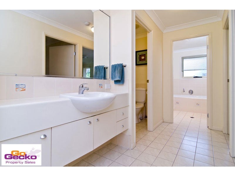 4 Starina Court, Eatons Hill QLD 4037