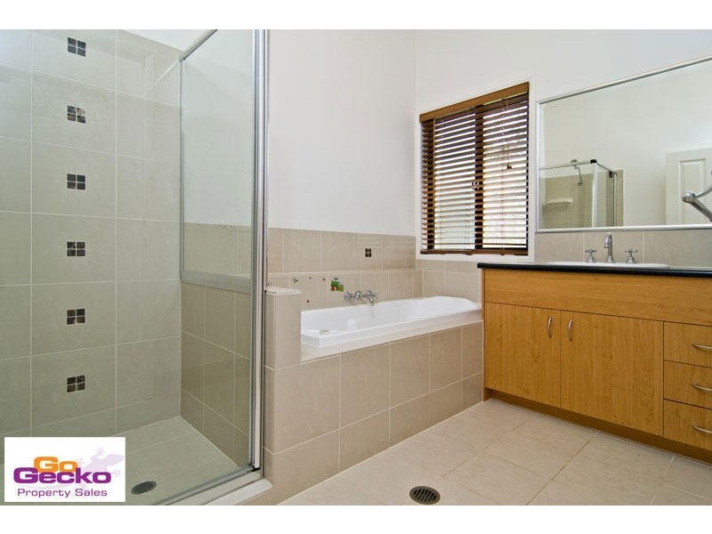 16 Balmoral Road, Samford QLD 4520