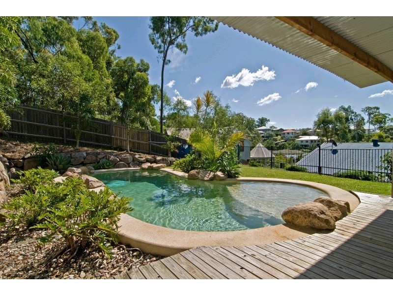 33 Larwood Place, Ferny Hills QLD 4055