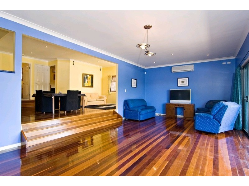 33 Larwood Place, Ferny Hills QLD 4055