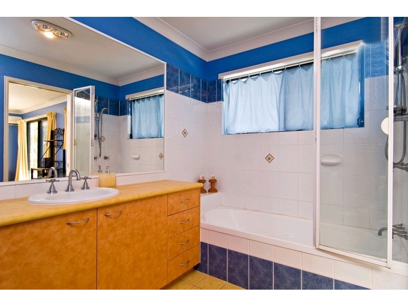 33 Larwood Place, Ferny Hills QLD 4055