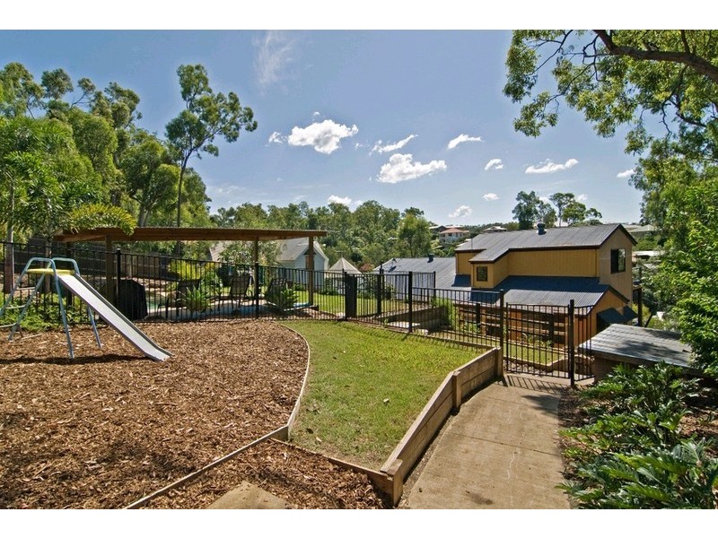 33 Larwood Place, Ferny Hills QLD 4055