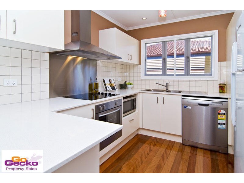 44 Yanderra Avenue, Arana Hills QLD 4054