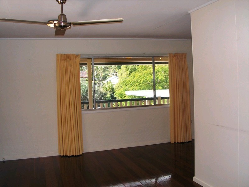 32 Dunbil Avenue, Ferny Hills QLD 4055