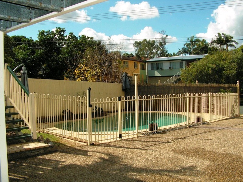 32 Dunbil Avenue, Ferny Hills QLD 4055