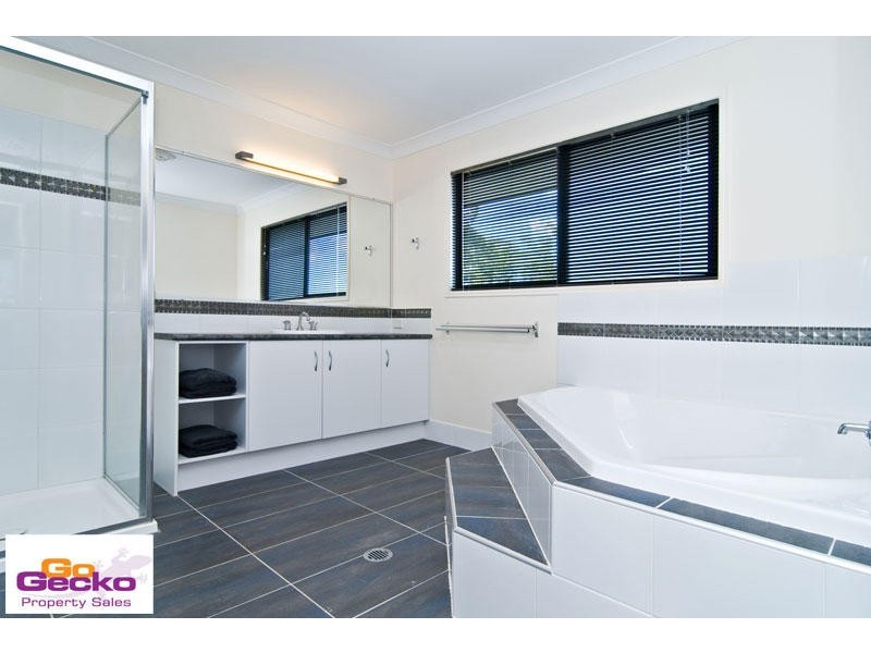 40 Tivoli Place, Ferny Grove QLD 4055